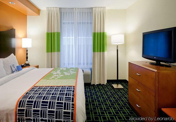 Fairfield Inn & Suites By Marriott Matthews Шарлът Стая снимка