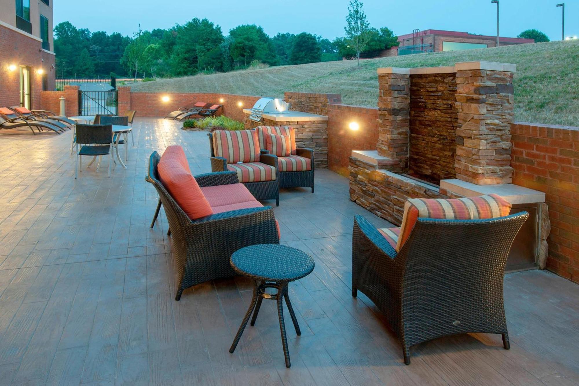 Fairfield Inn & Suites By Marriott Matthews Шарлът Екстериор снимка
