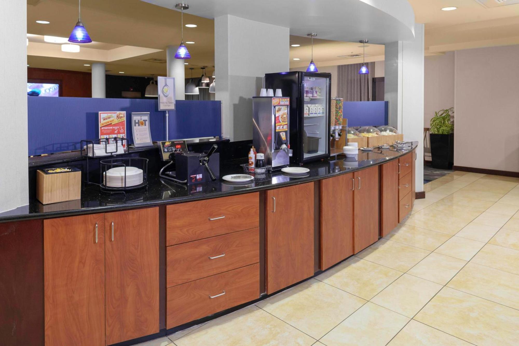 Fairfield Inn & Suites By Marriott Matthews Шарлът Екстериор снимка