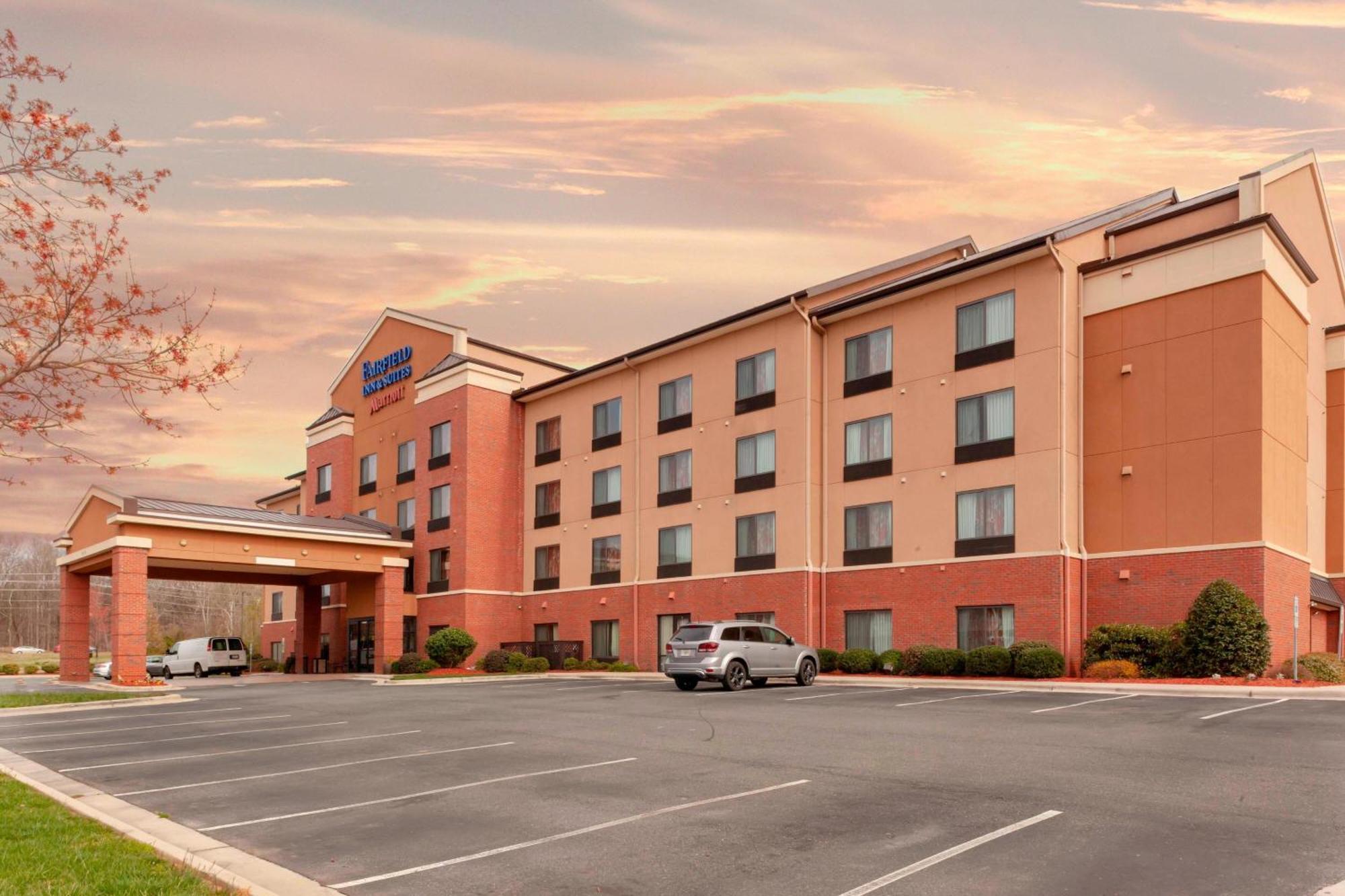 Fairfield Inn & Suites By Marriott Matthews Шарлът Екстериор снимка